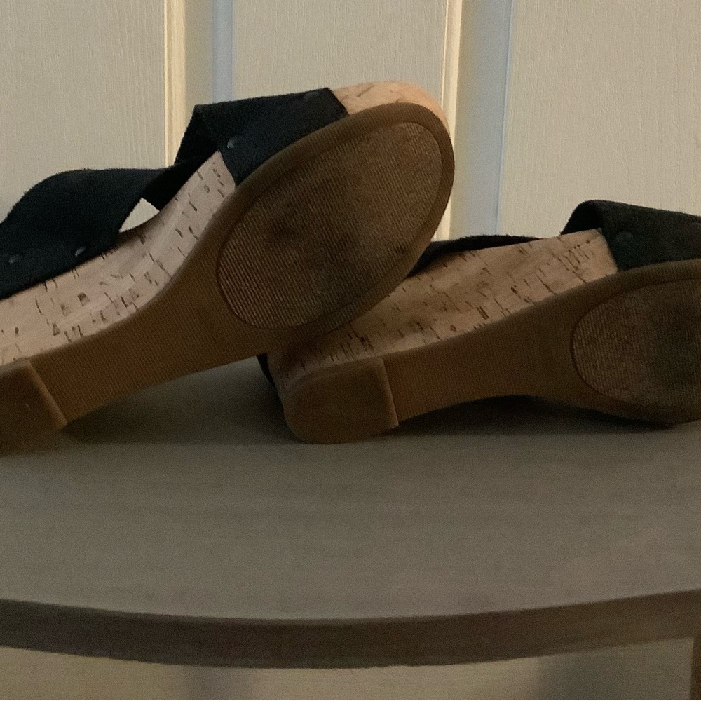 Lucky Brand Black Cork Wedge Sandal, 7 1/2 - Picture 7 of 8